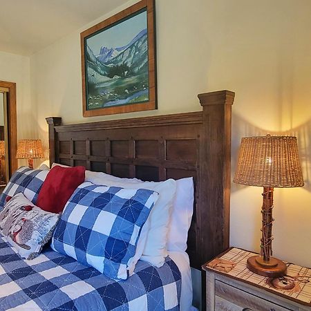 Four Seasons Getaway-Private Hot Spa With Pine Tree Views-Walk To Village And Pineknot Trailhead-Plus King Bed! Big Bear Lake Eksteriør billede