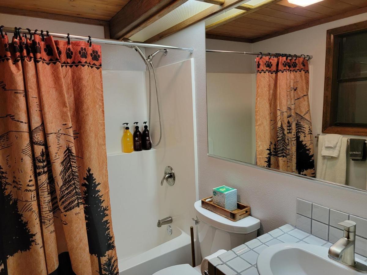 Four Seasons Getaway-Private Hot Spa With Pine Tree Views-Walk To Village And Pineknot Trailhead-Plus King Bed! Big Bear Lake Eksteriør billede