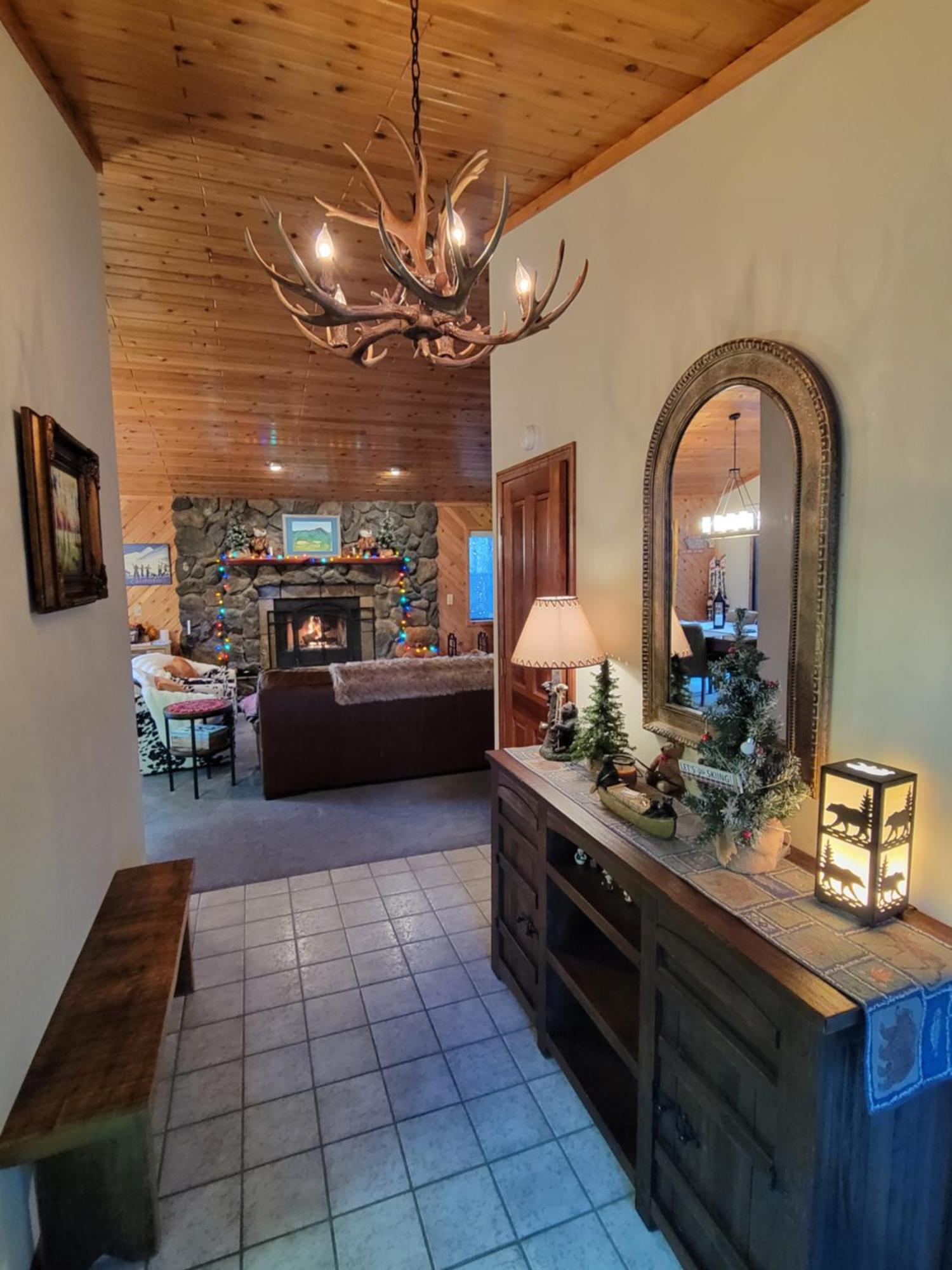 Four Seasons Getaway-Private Hot Spa With Pine Tree Views-Walk To Village And Pineknot Trailhead-Plus King Bed! Big Bear Lake Eksteriør billede