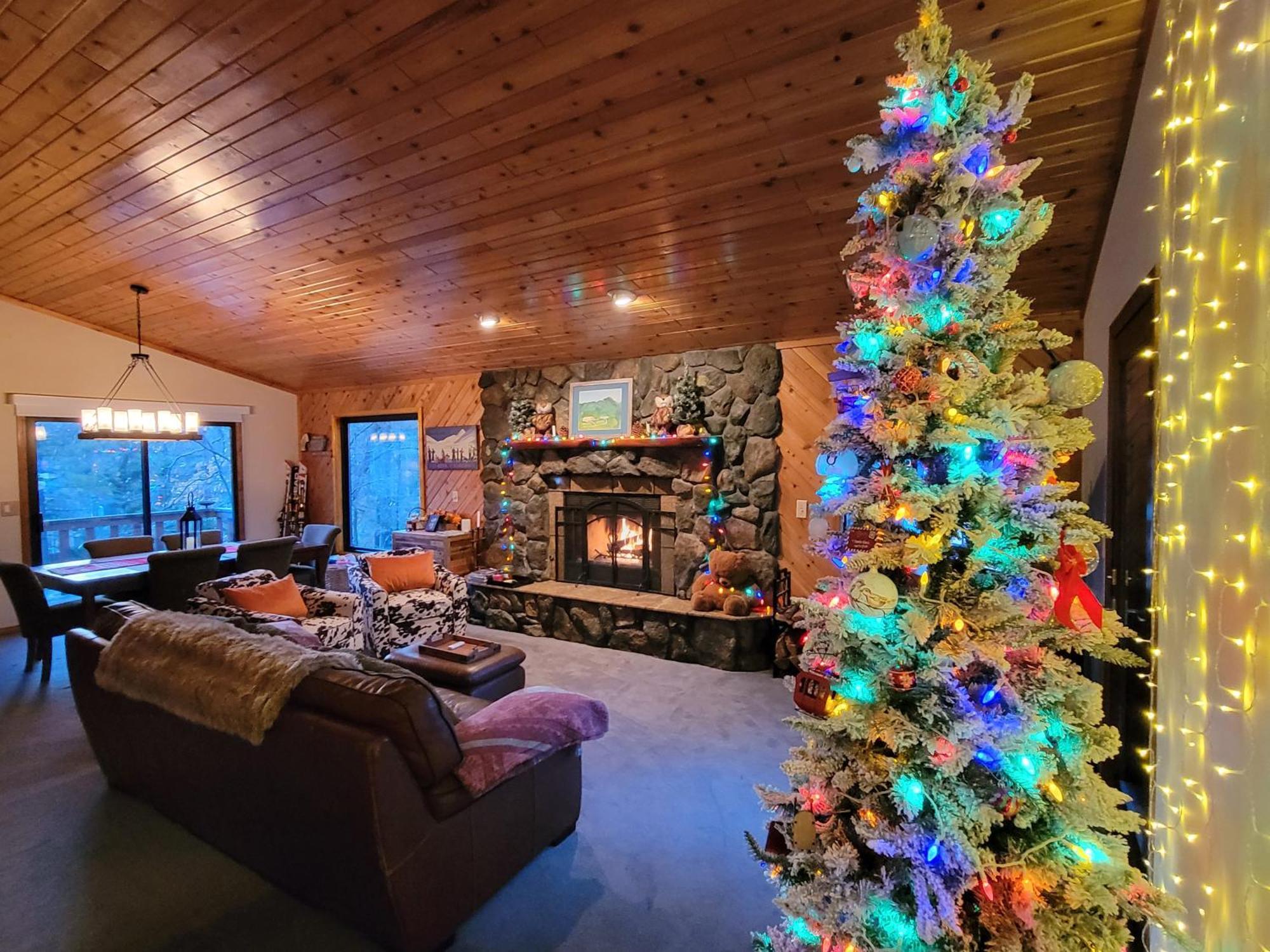 Four Seasons Getaway-Private Hot Spa With Pine Tree Views-Walk To Village And Pineknot Trailhead-Plus King Bed! Big Bear Lake Eksteriør billede
